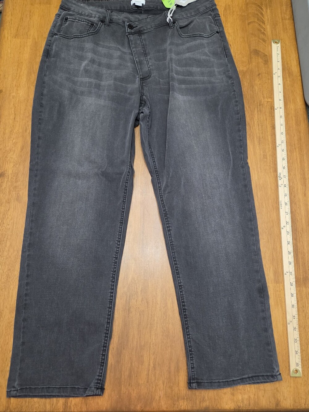 NWT Women's Dark Gray Forever 21 Plus 2X Straight-Leg Jeans Asymetric Front